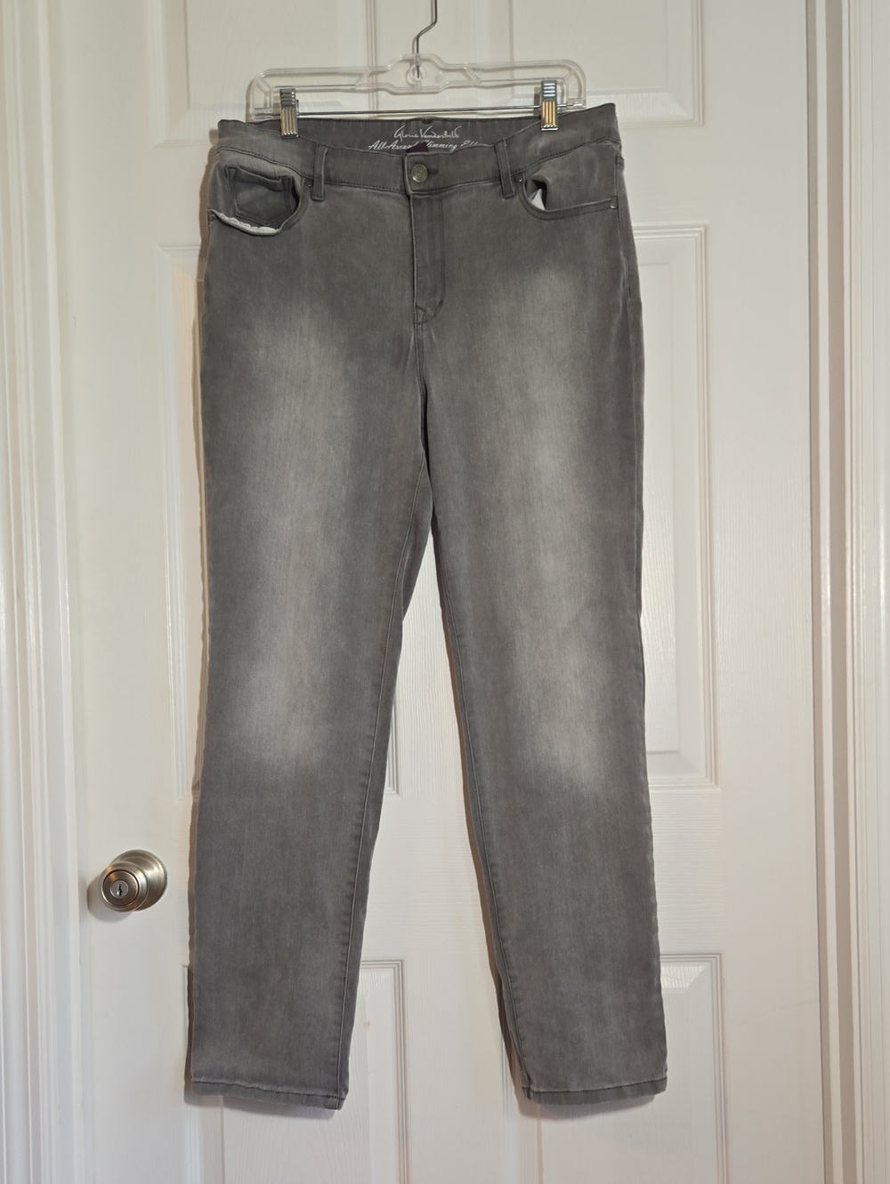 Gloria Vanderbilt Grey Intentional Fading Soft Material Slimming Jeans Size 16